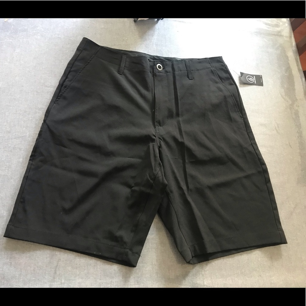 NWT VOLCOM men’s short size 33